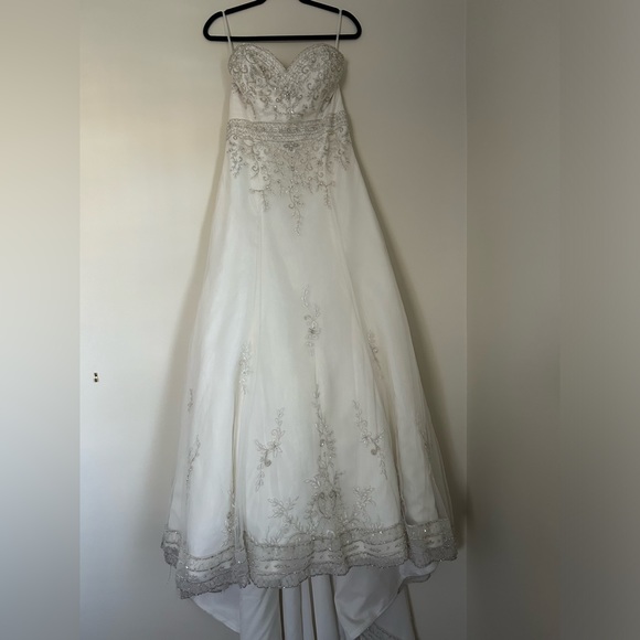 Mori Lee Beaded Wedding Gown Size 12 Sweetheart A-Line Cathedral Train bustle - Picture 1 of 16